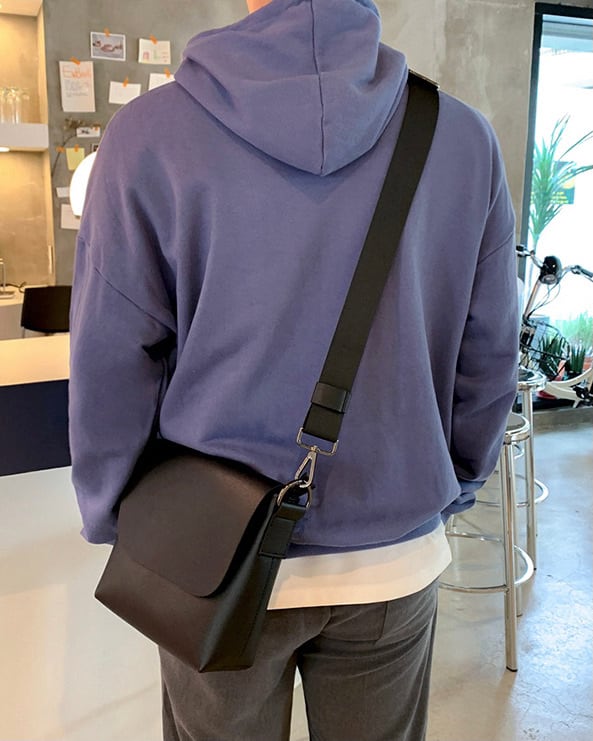 シンプルブラックレザーショルダーバッグ gm2394