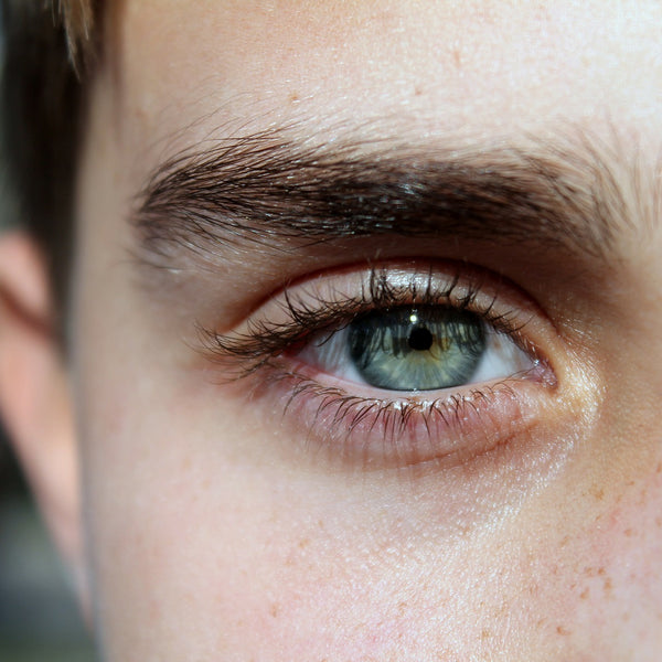 メンズ必見！？失敗しない眉毛を薄くする方法とは