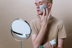 吹き出物に悩むメンズは必見！正しい洗顔が健康的な肌をつくります。